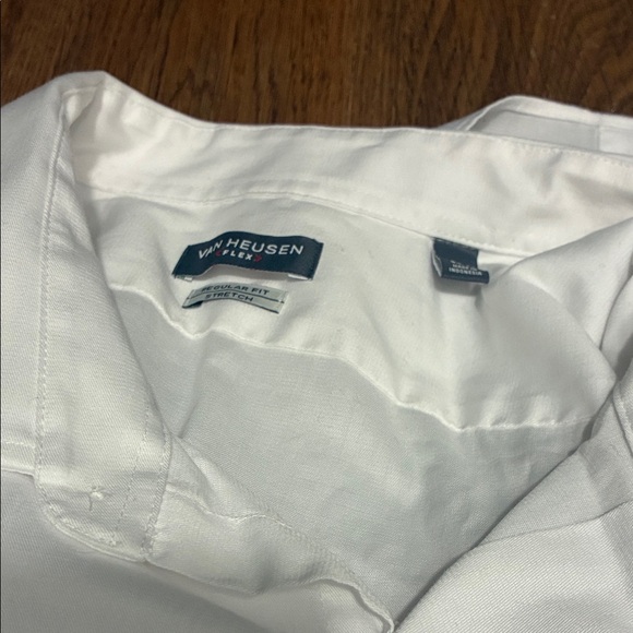 Van Heusen Men's Classic White Button Down Shirt - Picture 2 of 4